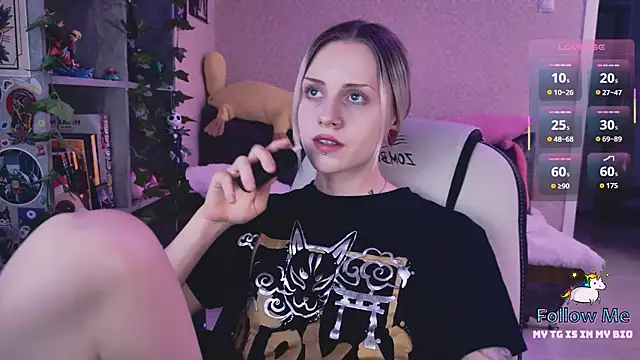 Snapshot of NaniMoore chatting on 8, 3, 2026 NaniMoore online show from 8, 3, 2026