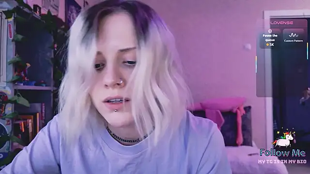 Snapshot of NaniMoore chatting on 28, 3, 2026 NaniMoore online show from 28, 3, 2026