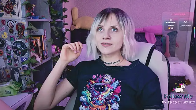 Snapshot of NaniMoore chatting on 31, 3, 2026 NaniMoore online show from 31, 3, 2026