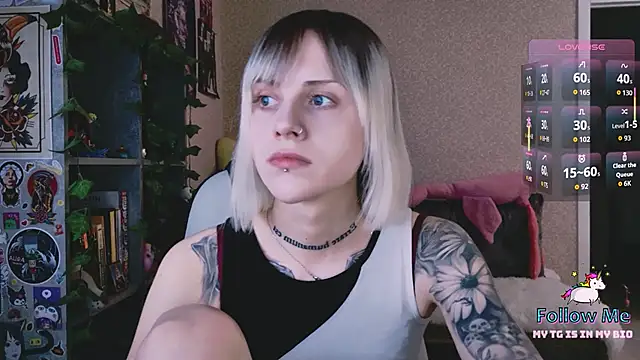 Snapshot of NaniMoore chatting on 5, 4, 2026 NaniMoore online show from 5, 4, 2026