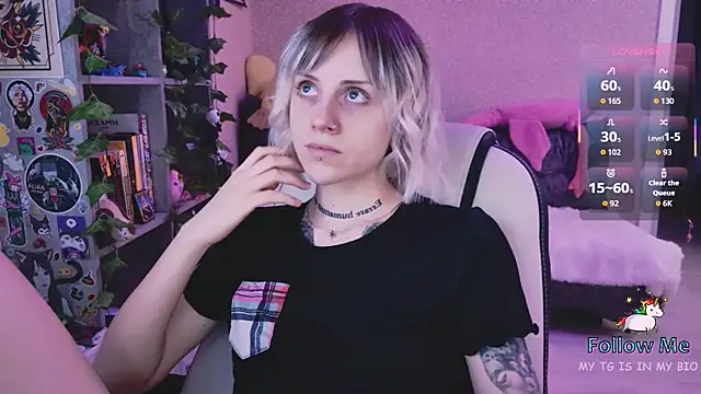 Snapshot of NaniMoore chatting on 6, 4, 2026 NaniMoore online show from 6, 4, 2026