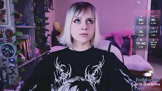 Snapshot of NaniMoore chatting on 10, 4, 2026 NaniMoore online show from 10, 4, 2026