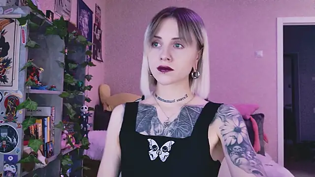 Snapshot of NaniMoore chatting on 28, 4, 2026 NaniMoore online show from 28, 4, 2026