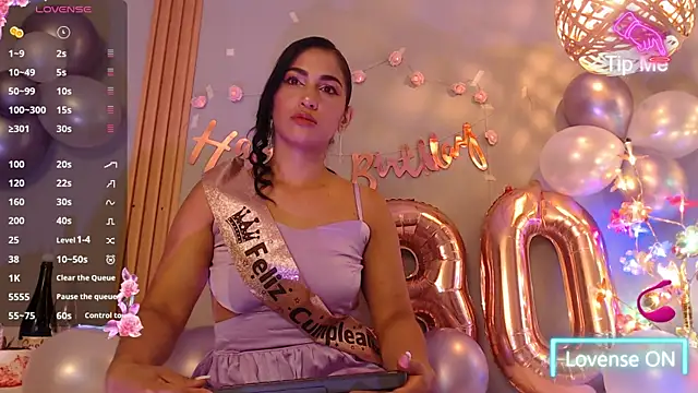 Thayssa ross online show from 15, 4, 2026