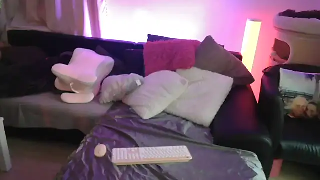 Snapshot of HotElena chatting on 30, 3, 2026 HotElena online show from 30, 3, 2026