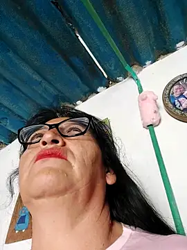 Snapshot of clarita_01 chatting on 29, 4, 2026 clarita 01 online show from 29, 4, 2026