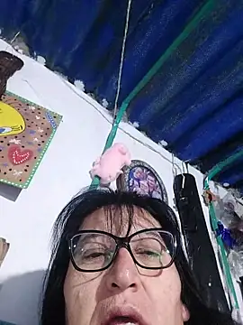 Snapshot of clarita_01 chatting on 8, 5, 2026 clarita 01 online show from 8, 5, 2026