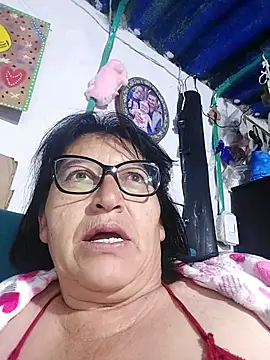 Snapshot of clarita_01 chatting on 19, 5, 2026 clarita 01 online show from 19, 5, 2026