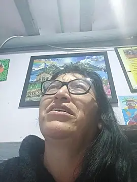 Snapshot of clarita_01 chatting on 1, 6, 2026 clarita 01 online show from 1, 6, 2026