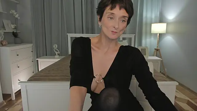 Snapshot of SimonaDeBeauvoir chatting on 5, 12, 2024 SimonaDeBeauvoir online show from 5, 12, 2024