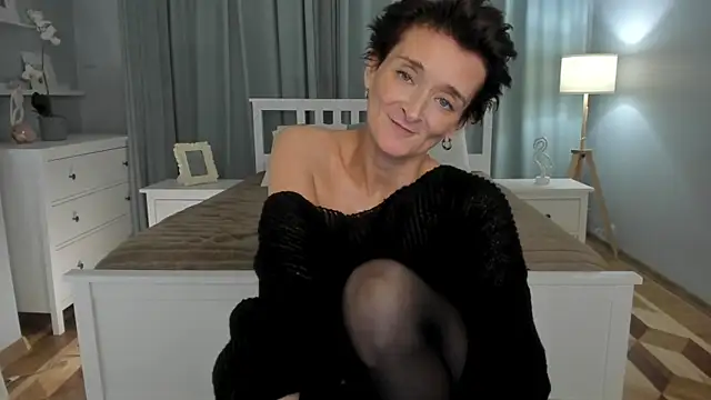 Snapshot of SimonaDeBeauvoir chatting on 19, 12, 2024 SimonaDeBeauvoir online show from 19, 12, 2024