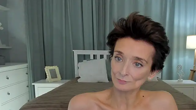 Snapshot of SimonaDeBeauvoir chatting on 20, 12, 2024 SimonaDeBeauvoir online show from 20, 12, 2024