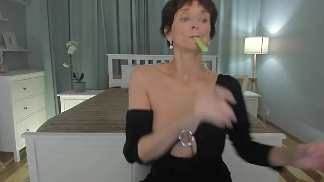 Snapshot of SimonaDeBeauvoir chatting on 11, 1, 2025 SimonaDeBeauvoir online show from 11, 1, 2025