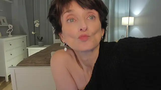 Snapshot of SimonaDeBeauvoir chatting on 13, 2, 2025 SimonaDeBeauvoir online show from 13, 2, 2025