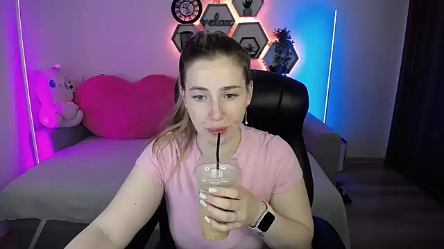Snapshot of SabrinViolet chatting on 24, 6, 2026 SabrinViolet online show from 24, 6, 2026
