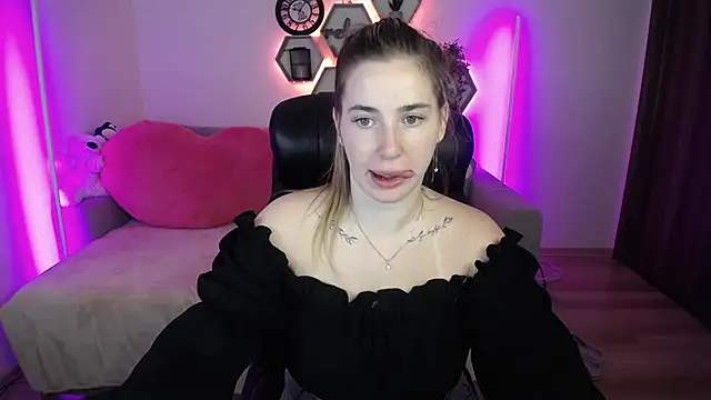 Snapshot of SabrinViolet chatting on 24, 7, 2026 SabrinViolet online show from 24, 7, 2026