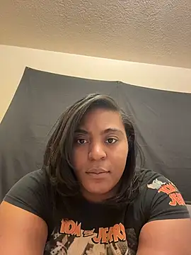 Snapshot of prettlovely14 chatting on 5, 1, 2026 prettlovely14 online show from 5, 1, 2026