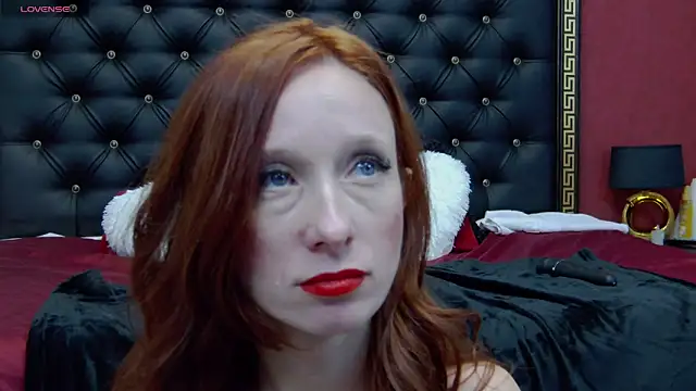 Snapshot of AnneHove chatting on 16, 12, 2024 AnneHove online show from 16, 12, 2024