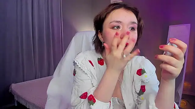 lilly Cherry  online show from 6, 12, 2024