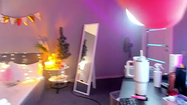 lilly Cherry  online show from 20, 12, 2024