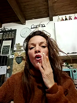 Snapshot of vampvanna23 chatting on 16, 12, 2025 vampvanna23 online show from 16, 12, 2025