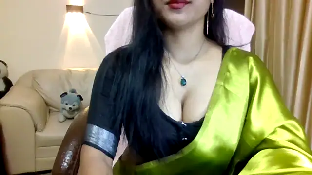 Snapshot of Queenhimanshi chatting on 5, 4, 2026 Queenhimanshi online show from 5, 4, 2026