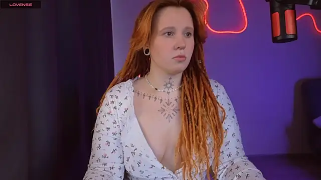 Snapshot of The_Full_Red_Moon chatting on 7, 4, 2026 The Full Red Moon online show from 7, 4, 2026