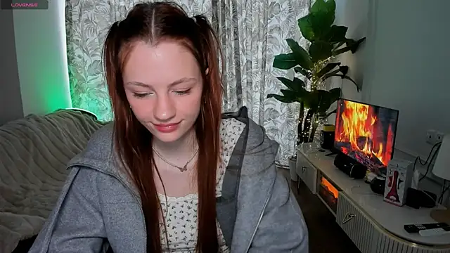 Alyssa Smitt online show from 4, 6, 2026