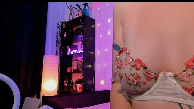 Snapshot of Magic_Allie chatting on 14, 11, 2025 Magic Allie online show from 14, 11, 2025