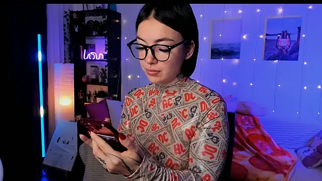 Snapshot of Magic_Allie chatting on 15, 12, 2025 Magic Allie online show from 15, 12, 2025