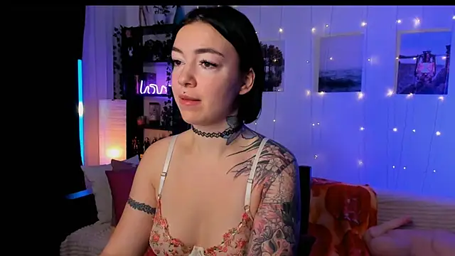 Snapshot of Magic_Allie chatting on 18, 12, 2025 Magic Allie online show from 18, 12, 2025