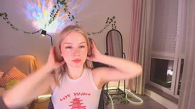 Snapshot of Eva_Davi chatting on 5, 11, 2025 Eva Davi online show from 5, 11, 2025