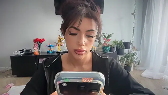 Snapshot of Marakuia054 chatting on 15, 3, 2026 Marakuia054 online show from 15, 3, 2026