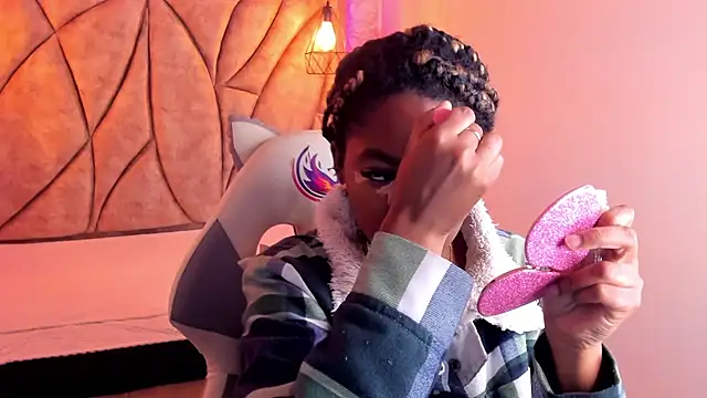 Queen perla  online show from 15, 1, 2025