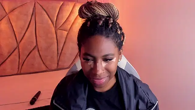 Queen perla  online show from 19, 1, 2025