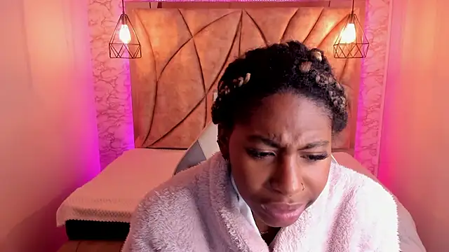 Queen perla  online show from 30, 1, 2025