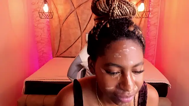 Queen perla  online show from 12, 2, 2025