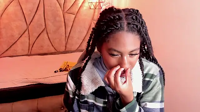 Queen perla  online show from 12, 3, 2025