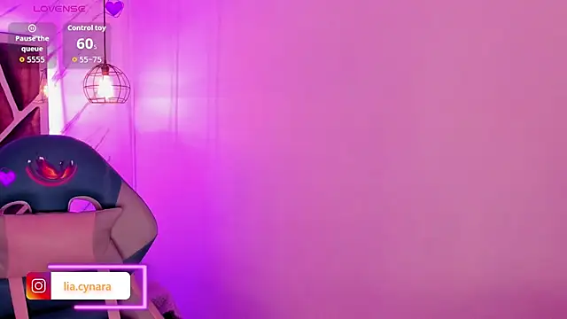 Queen perla  online show from 9, 9, 2025