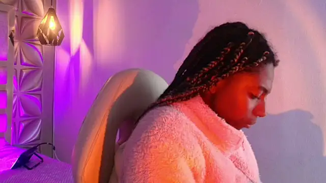 Queen perla  online show from 1, 2, 2026