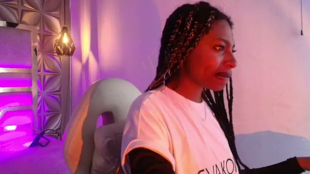 Queen perla  online show from 4, 2, 2026