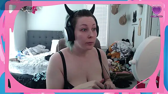 Snapshot of CirqueNoirBlu chatting on 1, 10, 2025 CirqueNoirBlu online show from 1, 10, 2025