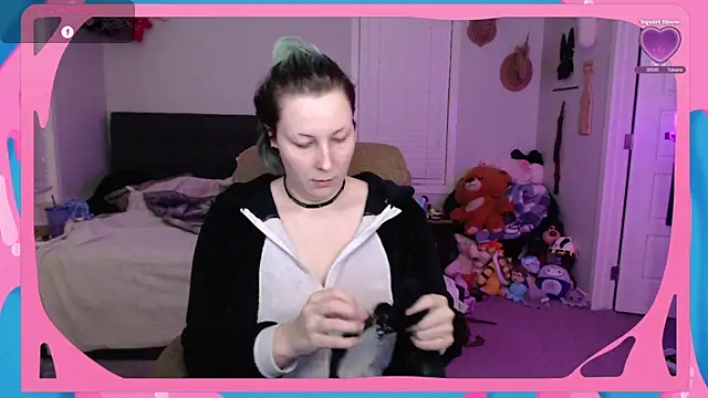 Snapshot of CirqueNoirBlu chatting on 10, 10, 2025 CirqueNoirBlu online show from 10, 10, 2025