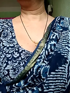 Snapshot of Rosy-B chatting on 7, 4, 2026 Rosy-B online show from 7, 4, 2026