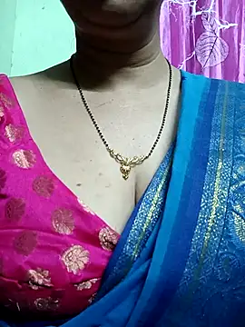 Snapshot of Rosy-B chatting on 8, 4, 2026 Rosy-B online show from 8, 4, 2026