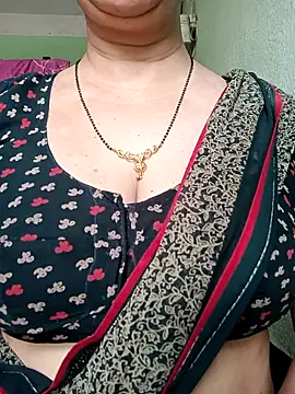 Snapshot of Rosy-B chatting on 21, 4, 2026 Rosy-B online show from 21, 4, 2026