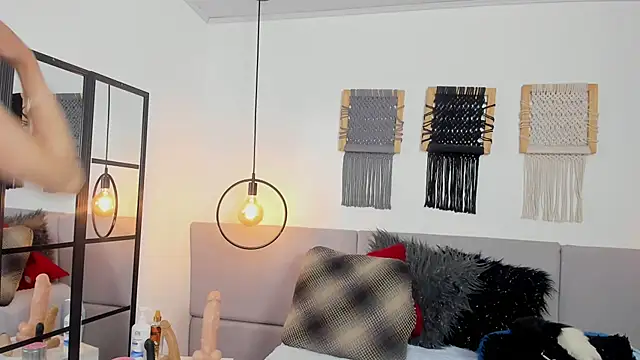 Snapshot of Sweet_camille chatting on 4, 10, 2025 Sweet camille online show from 4, 10, 2025