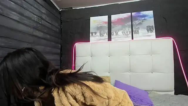 Snapshot of Sweet_camille chatting on 7, 10, 2025 Sweet camille online show from 7, 10, 2025