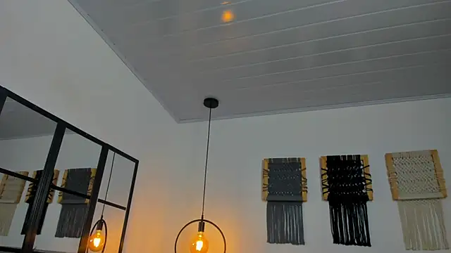 Snapshot of Sweet_camille chatting on 11, 10, 2025 Sweet camille online show from 11, 10, 2025