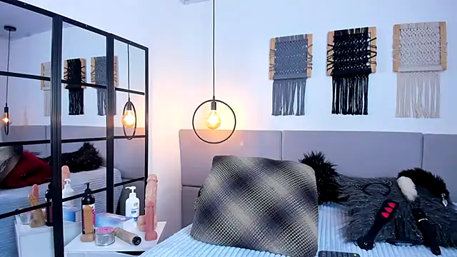 Snapshot of Sweet_camille chatting on 12, 11, 2025 Sweet camille online show from 12, 11, 2025